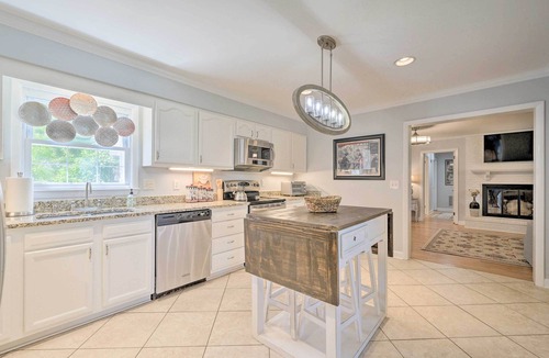 Myrtle Grove House | Waterfront Wilmington Home w/ Sunroom & Views