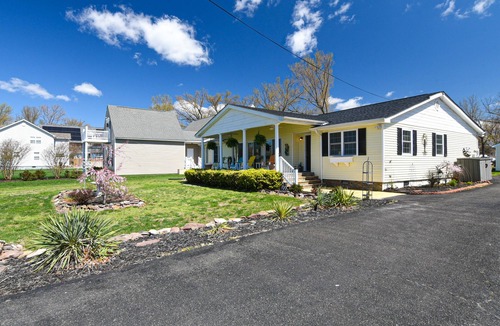 Colonial Beach House | Waterfront with spectacular view, close to restaurants and bars