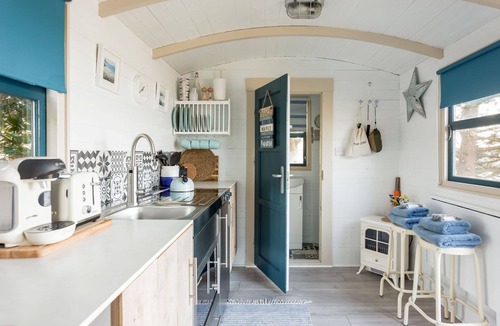 Netley Cottage | Watersedge Cabin - Luxury Cottages