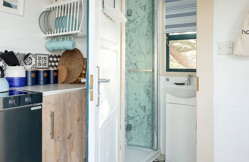 Netley Cottage | Watersedge Cabin - Luxury Cottages