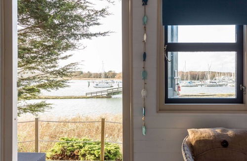 Netley Cottage | Watersedge Cabin - Luxury Cottages