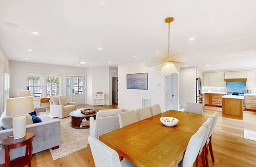 Pelican Bay House | Welcome to Pelican Bay Retreat