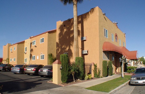 Taft House | Welcome to the Holland Inn Suites double room with King Bed