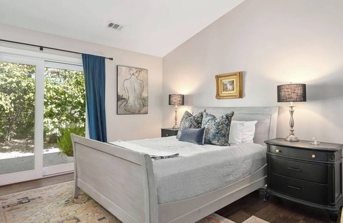 Los Alamos Other | Well Appointed Farmhouse /In Town /Chef's Kitchen /Fireplace /Dog Friendly