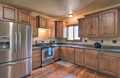 Sterling House | Well-Appointed Sterling Casita with Full Kitchen!