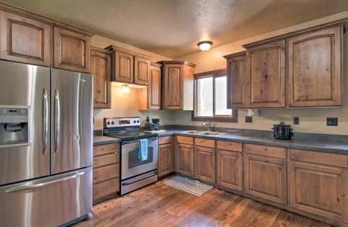 Sterling House | Well-Appointed Sterling Casita with Full Kitchen!