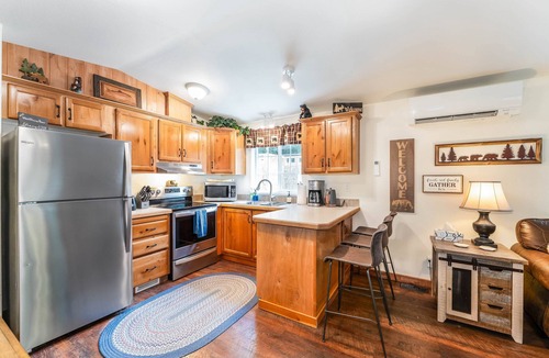 Agpar House | West Glacier Bear Cabin In Glacier National Park