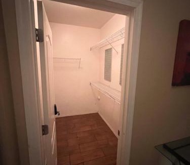 Sheely Farms House | West Valley King Room 94th