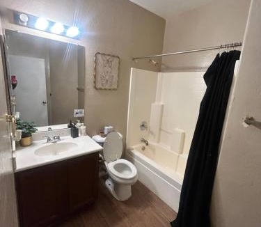 Sheely Farms House | West Valley King Room 94th