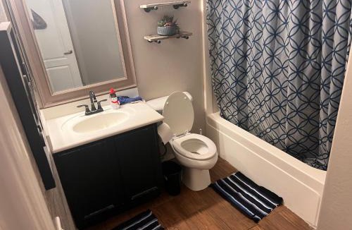 Sheely Farms House | West Valley King Room 94th