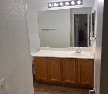 Sheely Farms House | West Valley King Room 94th