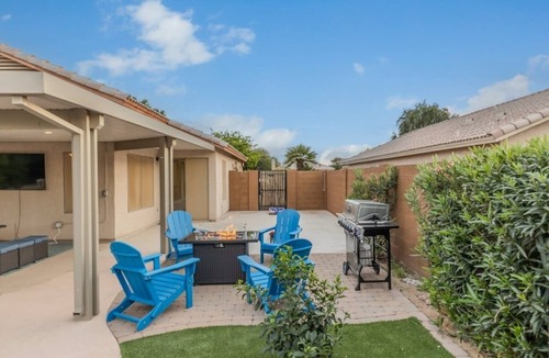 Surprise House | West Valley Pool Side Oasis