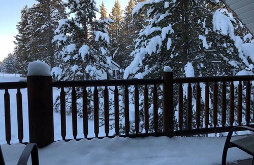 Island Park Cabin | West Yellowstone · 3 Smart TVs Hot Tub Golf Course Yellowstone