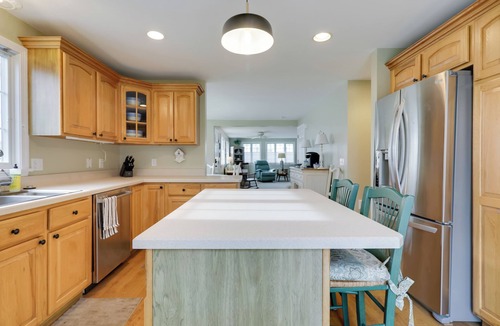 Misquamicut House | Westerly Retreat ~ 1/4 Mi to Private Beach!
