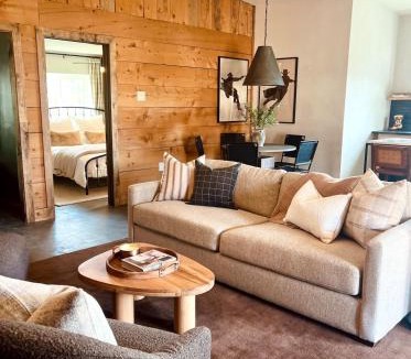 Kanab House | Western Cowboy Cottage, Fire Pit & Desert Views