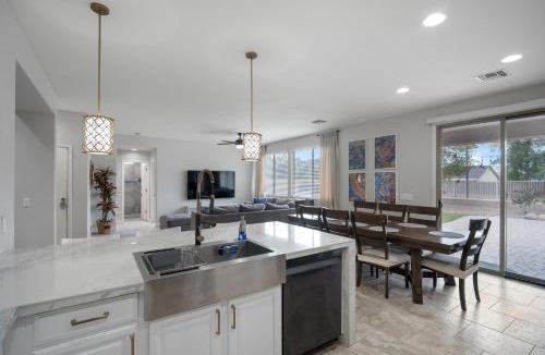Glendale House | Westgate Retreat, Family & Pet-Friendly 4BR Home