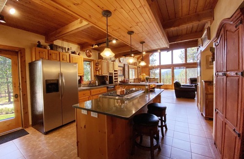 Victor Cabin | Westside 4-bdrm cabin between Hamilton & Victor with WiFi, AC. Enjoy your stay