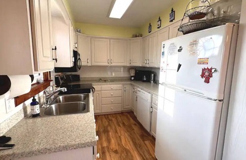 Whalehead Beach House | WhaleSound -Pool/Pet Friendly/0.2 mile to Beach