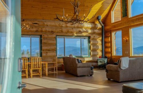 Newman Lake House | Where Luxury Touches the Sky Hilltop Dream