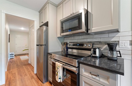 Vancouver House | Whisper Hidden Nest 2Br2Ba Courtyard