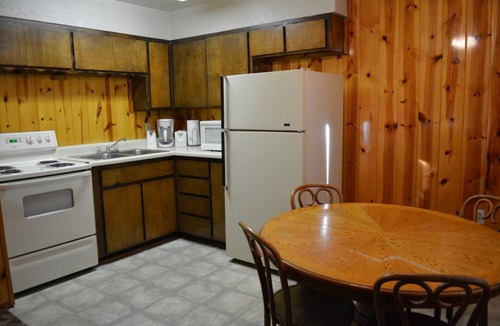 Pinetop-Lakeside Cabin | Whispering Pines Resort-Cabin #17