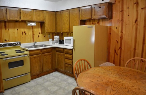 Pinetop-Lakeside Cabin | Whispering Pines Resort-Cabin #18
