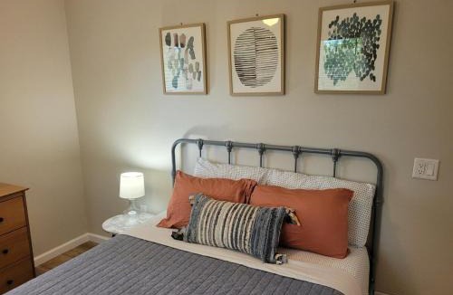 Elberta House | White Birch - Riverfront and Newly-Remodeled!