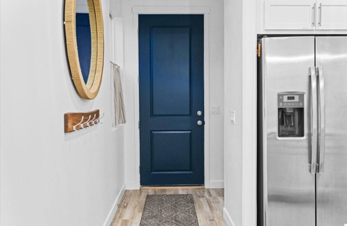 Garden City Villa | White Pine Retreat, close to Market/Marina