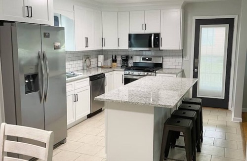 Lebanon House | Who Loves Ya, Bourbon, 3 bedroom/2 full baths