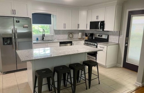 Lebanon House | Who Loves Ya, Bourbon, 3 bedroom/2 full baths