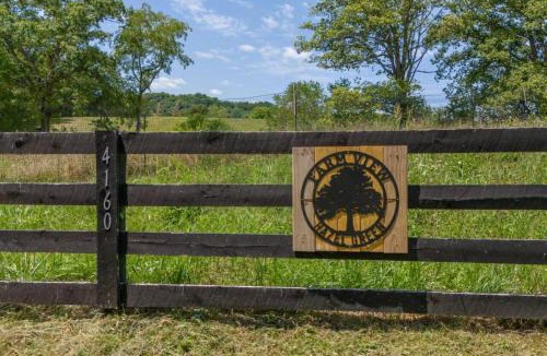 Hazel Green House | WiFi Firepit Fishing Pond - FarmView