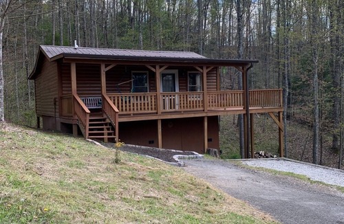 Campton Cabin | WiFi & Pet-Friendly - Eclectic Hillside - near Red River Gorge, Kentucky!