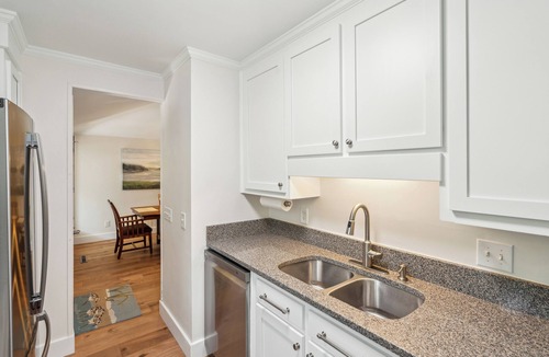 Twin Oaks House | Wild Dunes-Twin Oaks-Updated, sleeps 8, walk to beach and nearby shops!