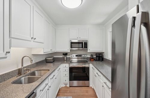 Twin Oaks House | Wild Dunes-Twin Oaks-Updated, sleeps 8, walk to beach and nearby shops!