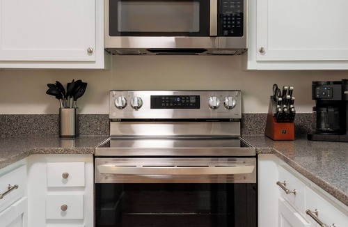 Twin Oaks House | Wild Dunes-Twin Oaks-Updated, sleeps 8, walk to beach and nearby shops!