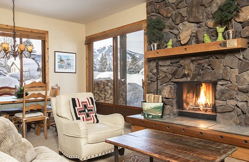 Elkhorn Hotel | Wildflower 2-Bed Condo w/Scenic Views & Steps from Village Shops & Hiking Trail