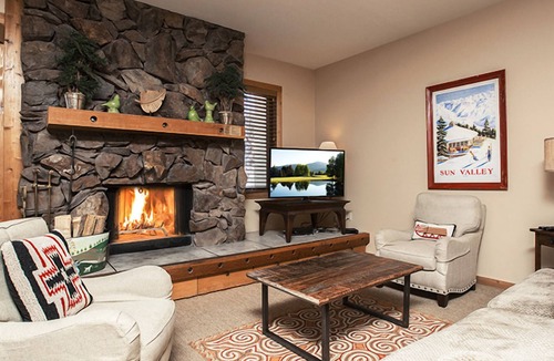 Elkhorn Hotel | Wildflower 2-Bed Condo w/Scenic Views & Steps from Village Shops & Hiking Trail