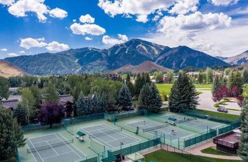 Sun Valley House | Wildwood Cottage at Villager + SV Resort Amenities
