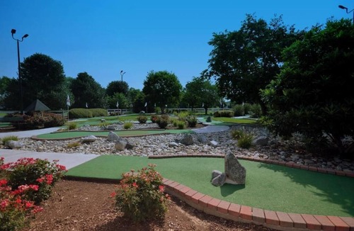 Berkeley Villa | Williamsburg | Historic Park Stay | Pool & Tennis | 2BR