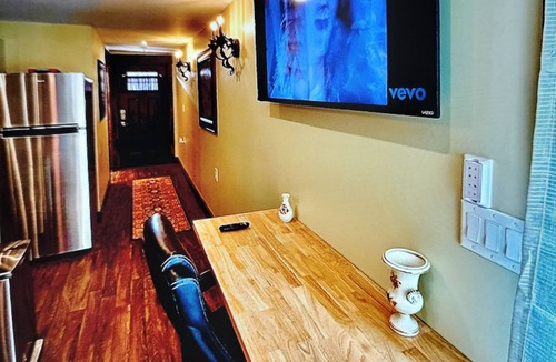 Waverly Apartment | Willow North Upstairs Unit in Buchanan/Waverly with Wi-Fi, AC