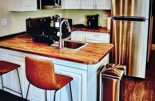 Waverly Apartment | Willow North Upstairs Unit in Buchanan/Waverly with Wi-Fi, AC