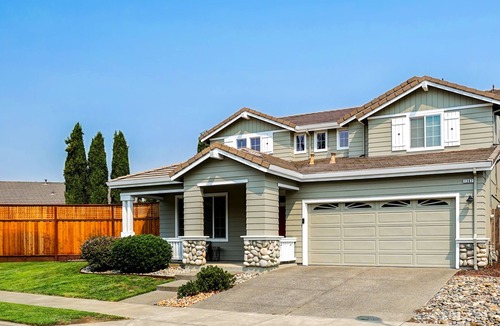 Windsor House | Windsor home on golf course w/hot tub