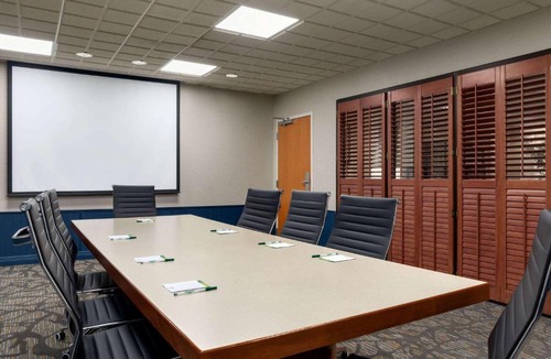 Jeffersontown Hotel | Wingate by Wyndham Louisville East