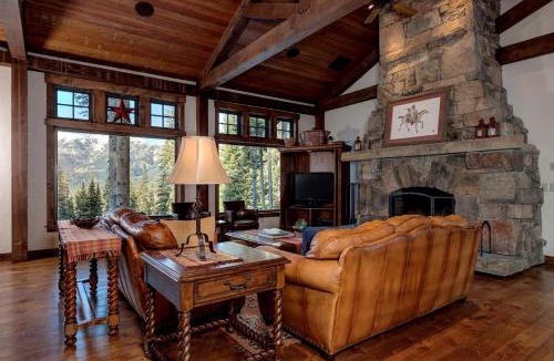 Big Sky Boat Rental | Wonderful Cabin with Fireplace and Hot-tub in Big Sky, Montana