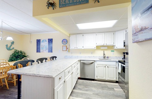 Midtown Ocean City Condo | Wonderful Condo in Oceanside Building w/Free WiFi, Private Washer/Dryer