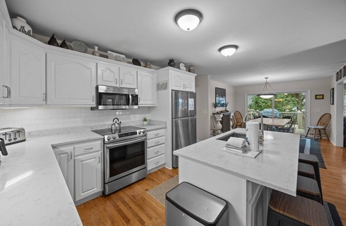 Isle of Palms House | Wonderful Large Home Located Just a Short Walk to the Beach! Beautifully Maintained and Comfortable!