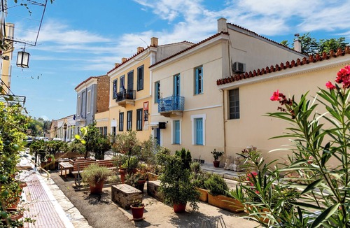 Thissio House | Wonderful Neoclassical with Acropolis view , free parking, fireplace & terrace!