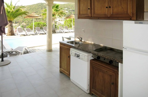 Tarcu House | Wonderful private villa for 10 people with A/C, WIFI, private pool, TV and patio
