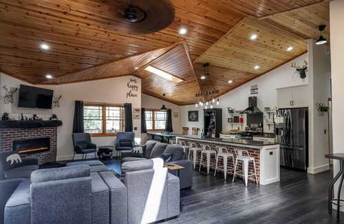Pinetop-Lakeside Cabin | WOOD LODGE - SECLUDED REMODELED CABIN IN THE WOODS 1.25 ACRES