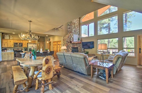 Sierra Pines Cottage | Wooded Hideaway! Spacious Show Low Log Cabin